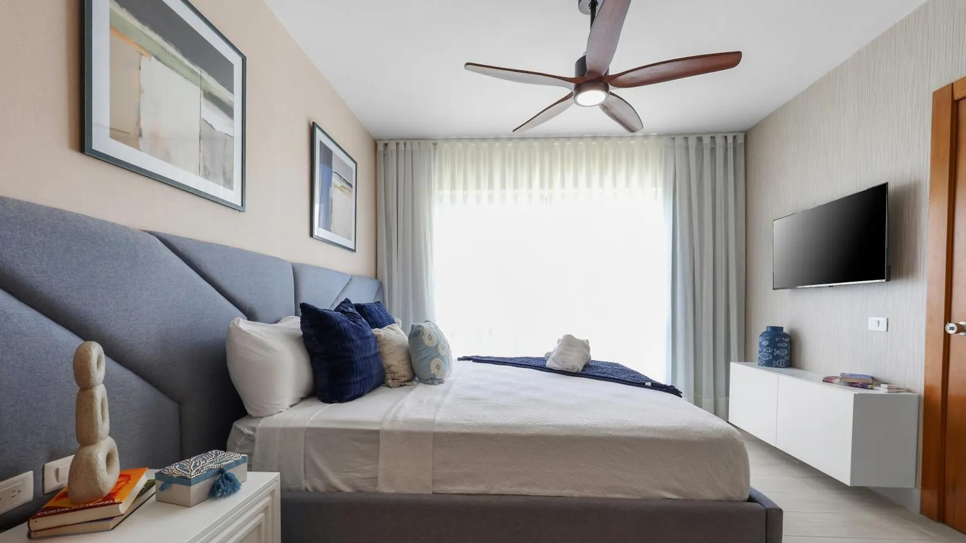404 Y 504 Luxurious Ph With Jacuzzi Near The Beach La Laguna 0*,  Dominican Republic